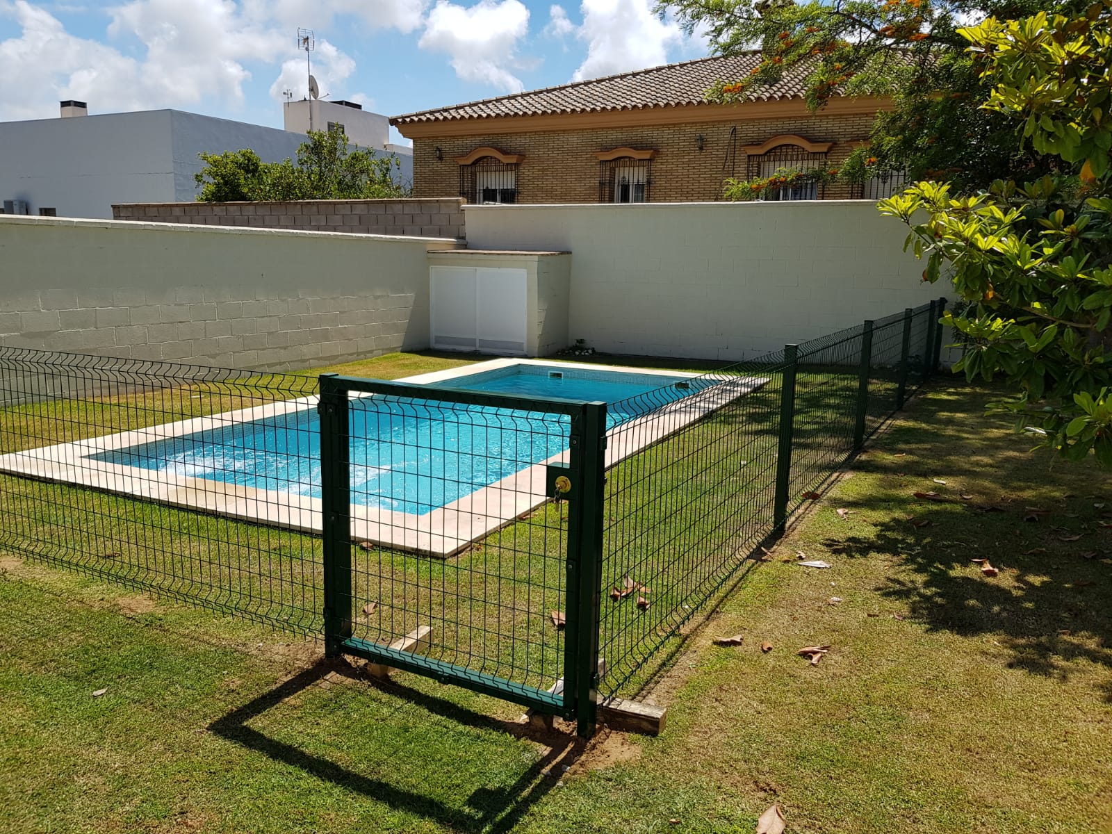 http://www.cerramientoslajanda.com/wp-content/uploads/2018/09/piscina1.jpg